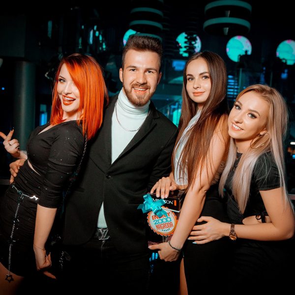 ПРИНЦЕСИ В САЛОНАХ